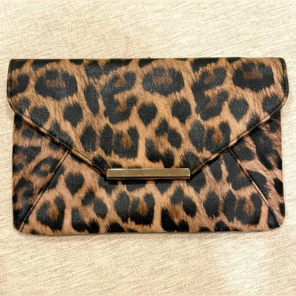 Leopard Clutch